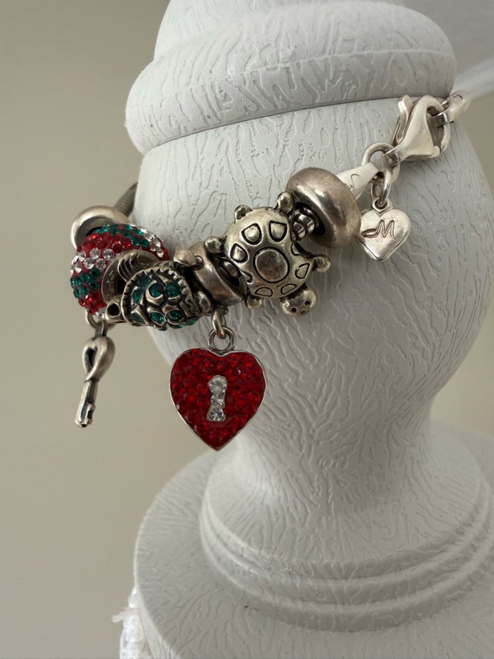 Pandora Bracelet Sterling Silver Heart Key Charm Bracelet Red & Green Beads - Picture 3 of 4